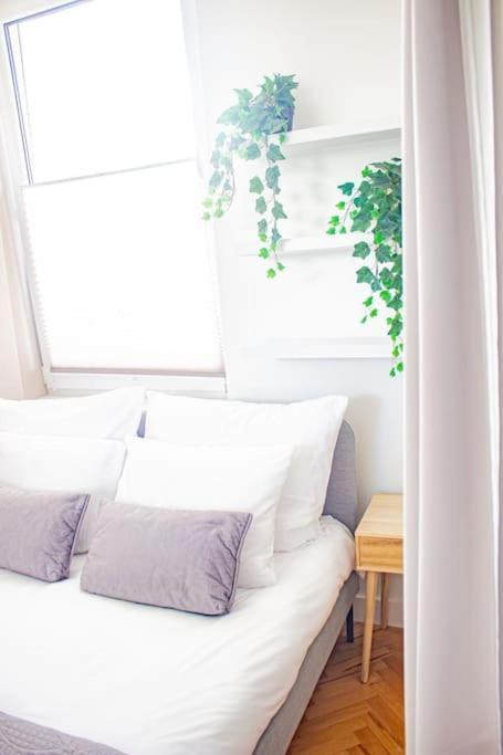 Central Apartment With Balcony And Views, Old Town, Metro Varsóvia Exterior foto