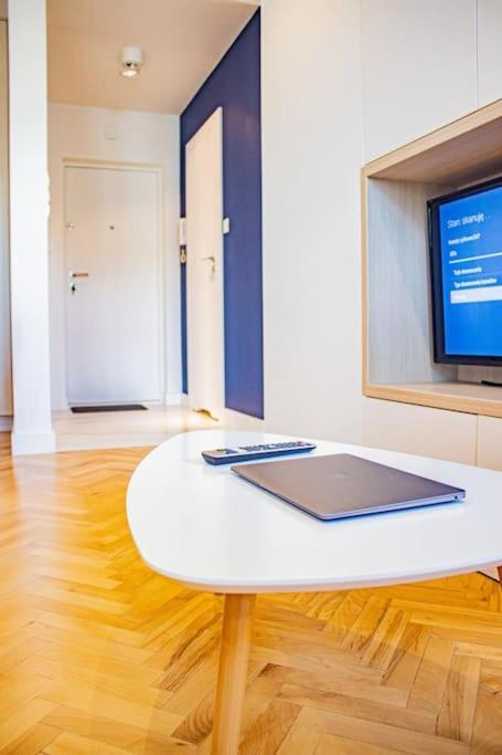 Central Apartment With Balcony And Views, Old Town, Metro Varsóvia Exterior foto
