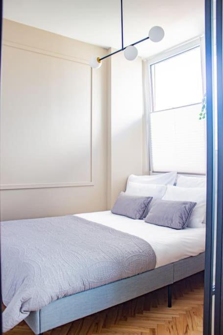 Central Apartment With Balcony And Views, Old Town, Metro Varsóvia Exterior foto
