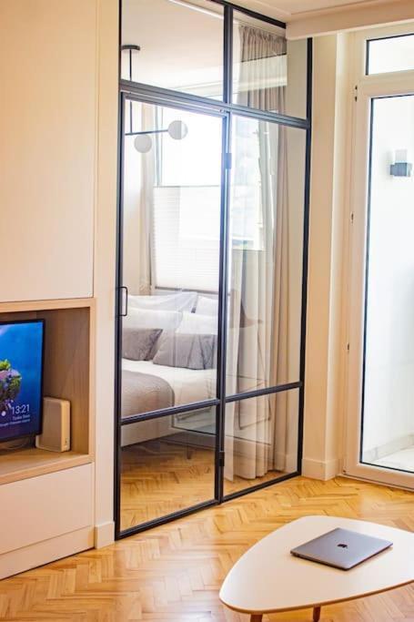 Central Apartment With Balcony And Views, Old Town, Metro Varsóvia Exterior foto