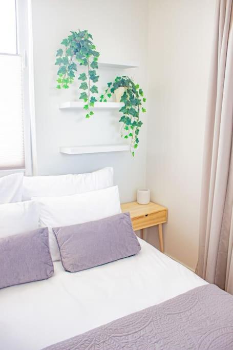 Central Apartment With Balcony And Views, Old Town, Metro Varsóvia Exterior foto