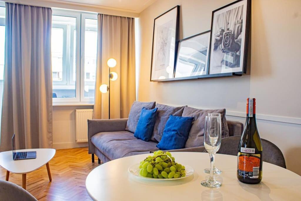 Central Apartment With Balcony And Views, Old Town, Metro Varsóvia Exterior foto