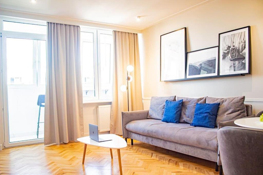 Central Apartment With Balcony And Views, Old Town, Metro Varsóvia Exterior foto